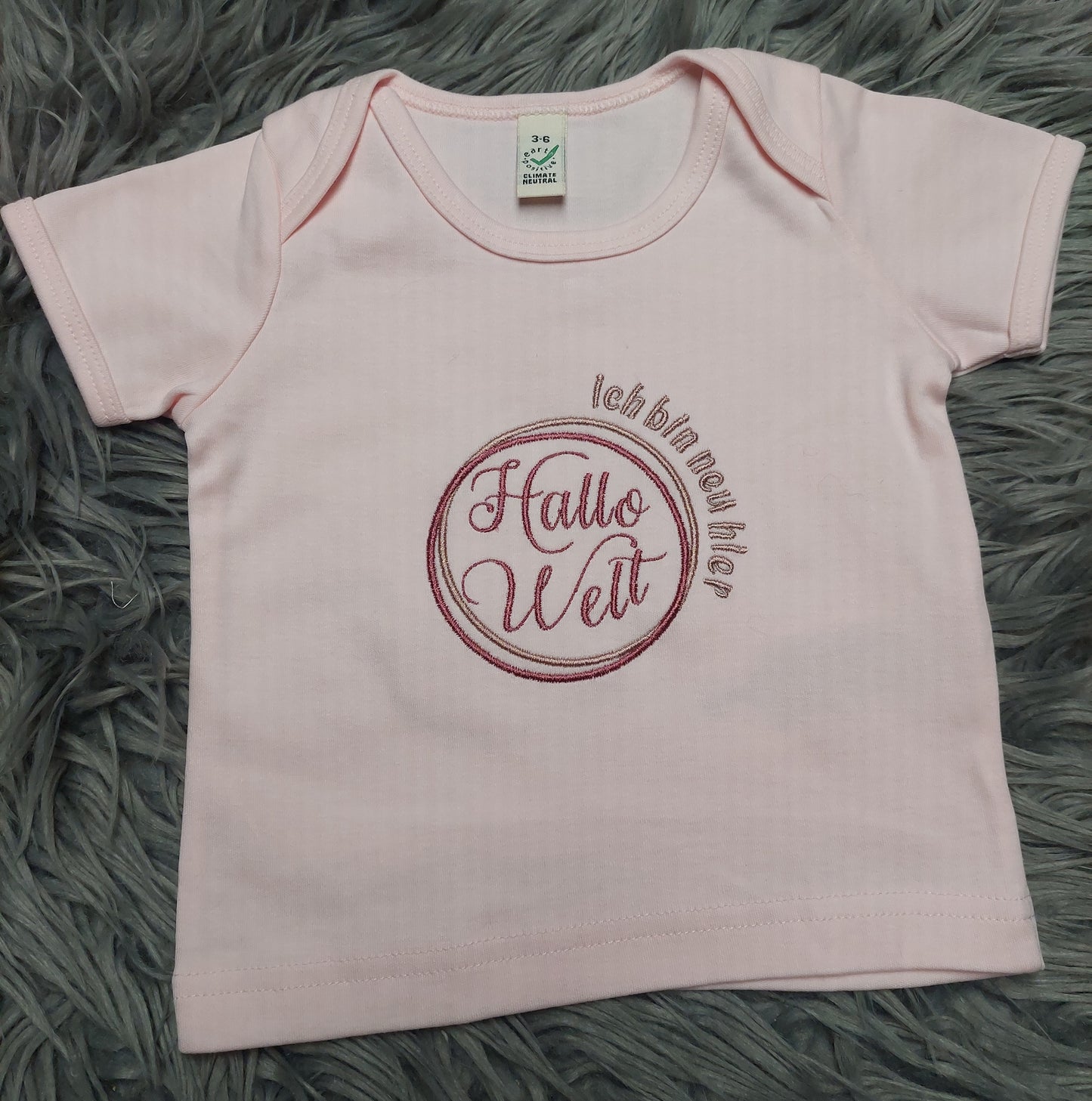 T-Shirt "Hallo Welt"